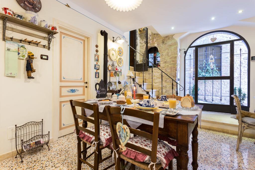 Bed And Breakfast A Casa Delle Fate Assise Extérieur photo