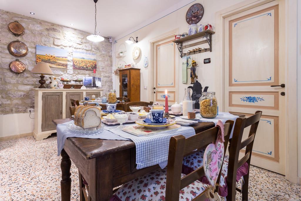 Bed And Breakfast A Casa Delle Fate Assise Extérieur photo