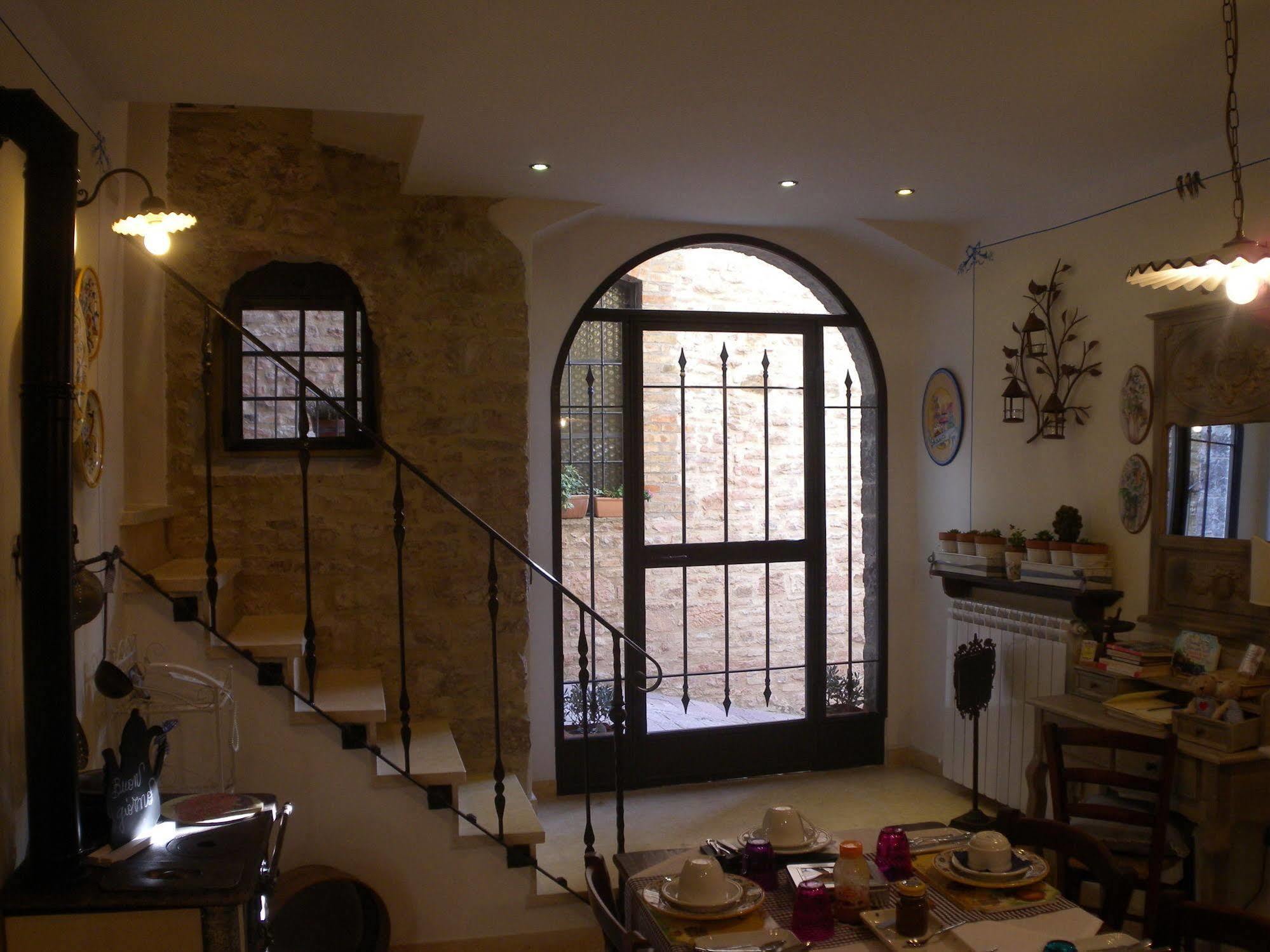 Bed And Breakfast A Casa Delle Fate Assise Extérieur photo