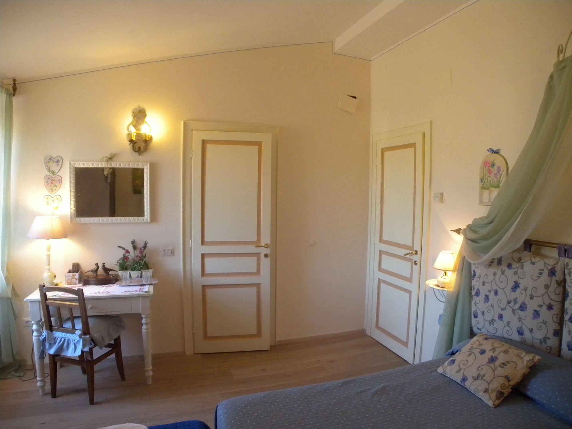 Bed And Breakfast A Casa Delle Fate Assise Extérieur photo