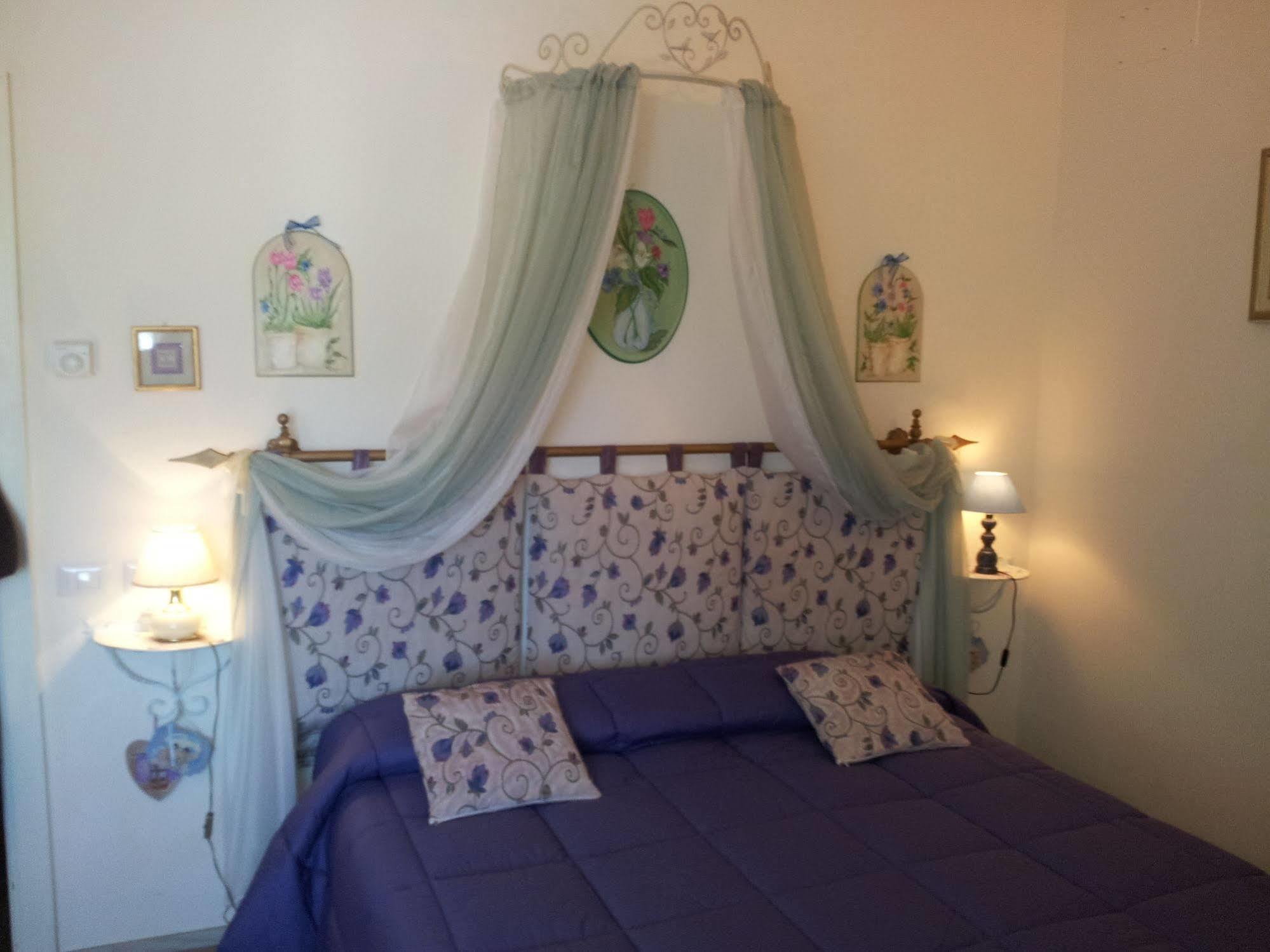 Bed And Breakfast A Casa Delle Fate Assise Extérieur photo