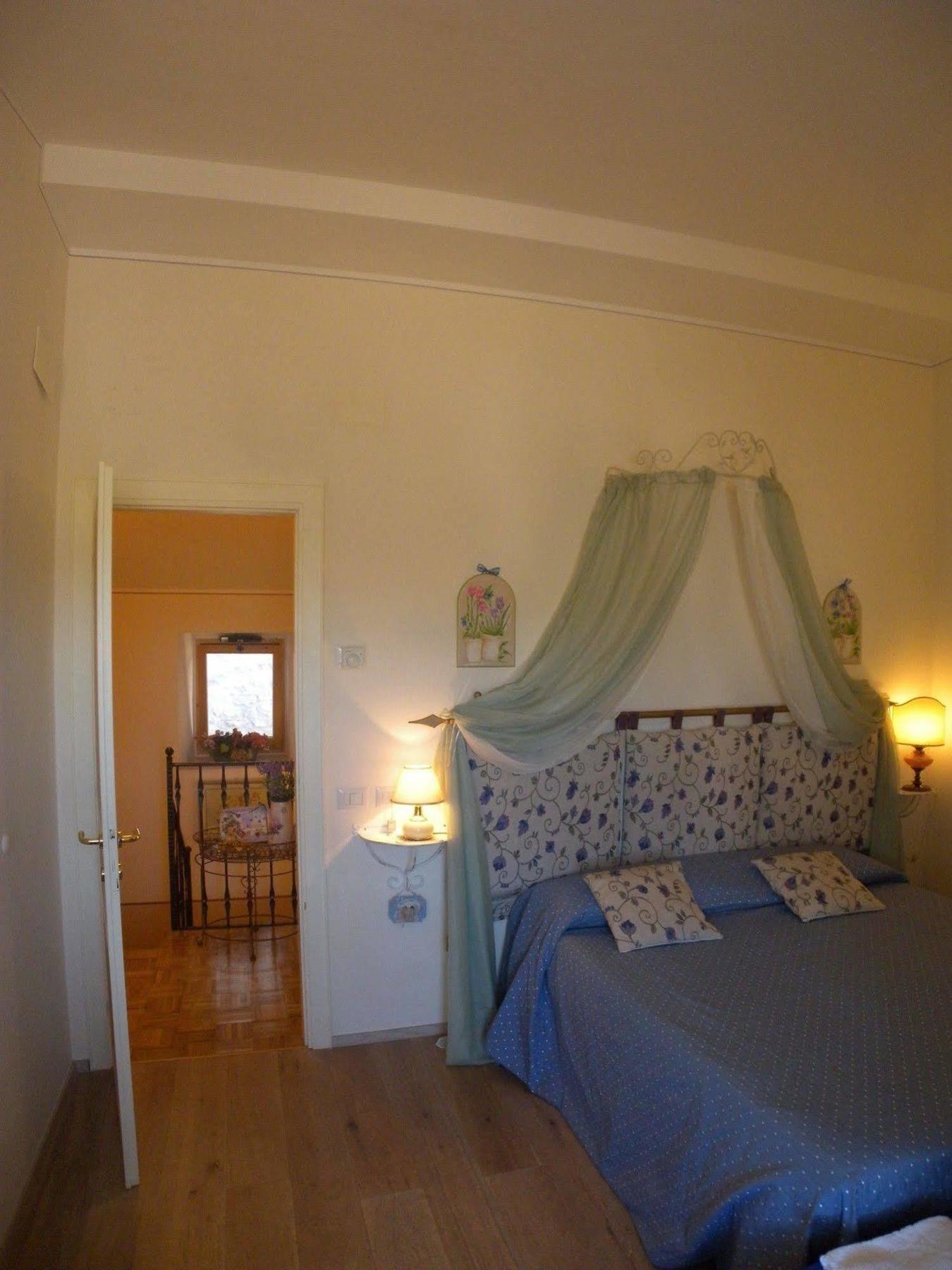 Bed And Breakfast A Casa Delle Fate Assise Extérieur photo